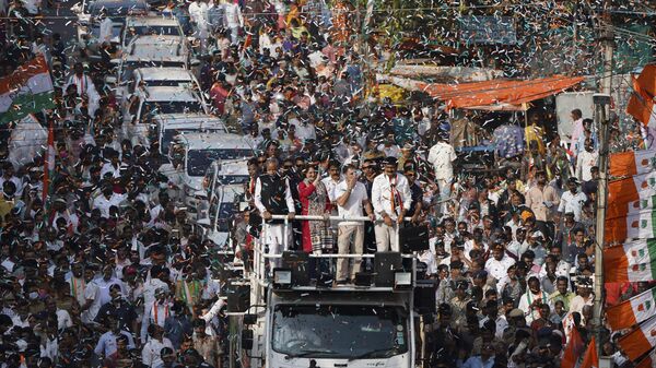 Comício eleitoral do líder da oposição na Índia, Rahul Gandhi, toma as ruas. Telangana, 30 de novembro de 2023 - Sputnik Brasil