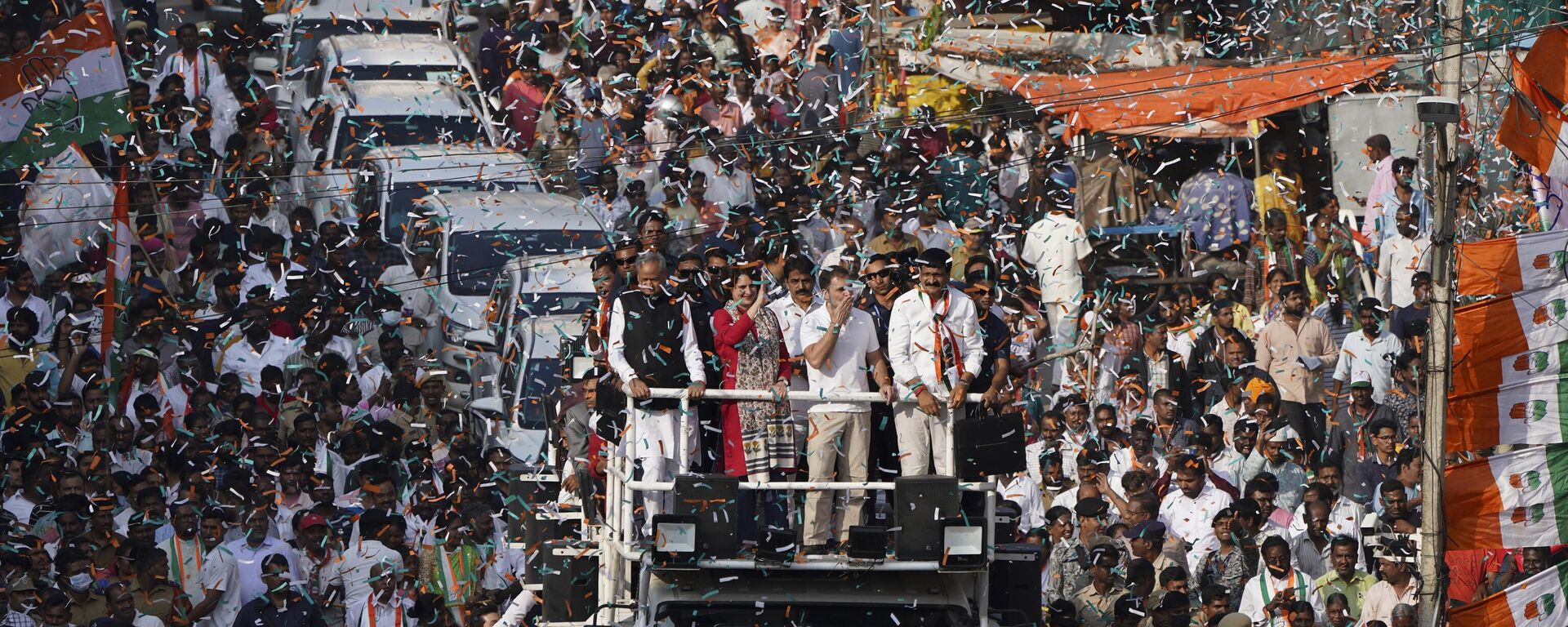 Comício eleitoral do líder da oposição na Índia, Rahul Gandhi, toma as ruas. Telangana, 30 de novembro de 2023 - Sputnik Brasil, 1920, 03.01.2024