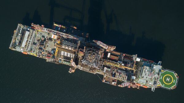 Navio-sonda da Petrobras durante partida do Rio de Janeiro para o Rio Grande do Norte - Sputnik Brasil