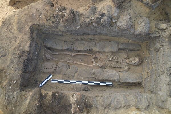 Uma das sepulturas encontradas no local da escavação arqueológica na necrópole de Sacará, no Egito - Sputnik Brasil