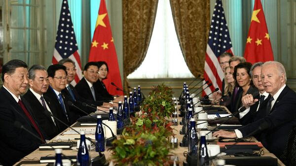 O presidente dos EUA, Joe Biden, reúne-se com o presidente chinês, Xi Jinping, durante a semana dos líderes Cooperação Econômica da Ásia-Pacífico (APEC, na sigla em inglês) em Woodside. Califórnia, 15 de novembro de 2023 - Sputnik Brasil