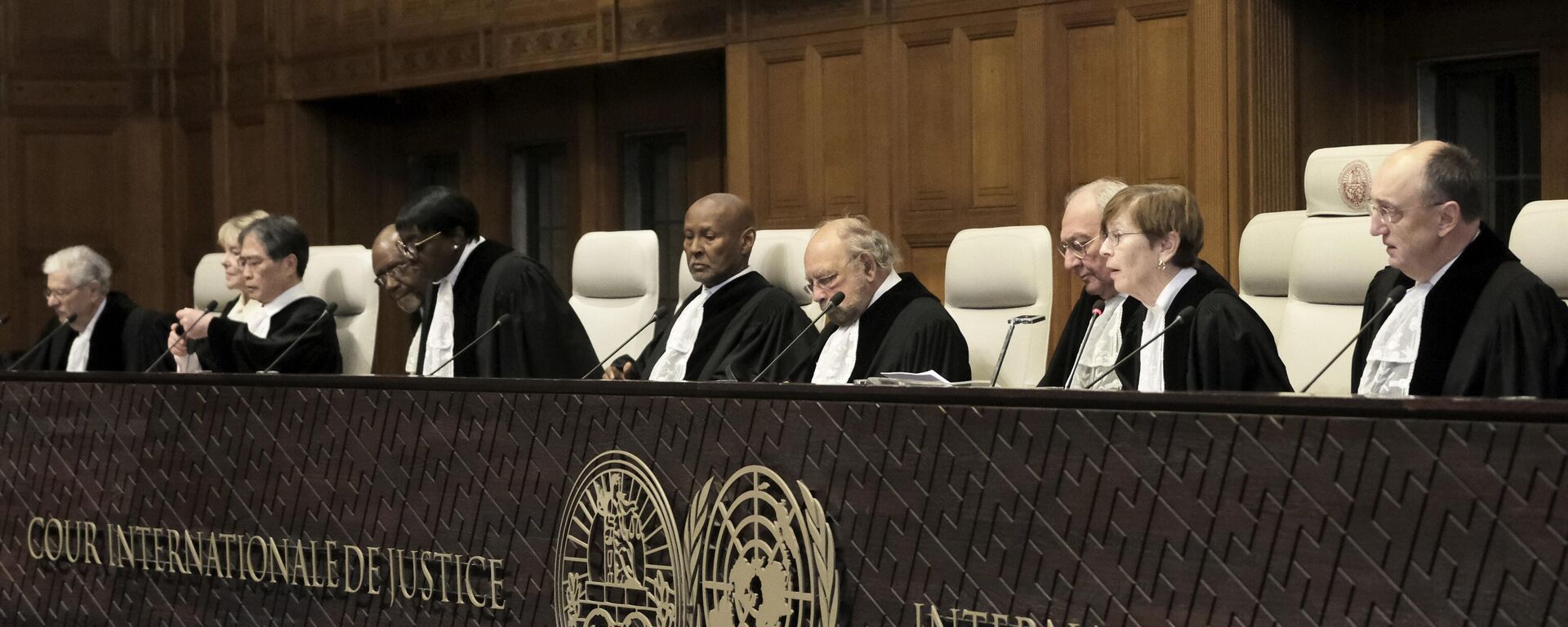 Juízes do Tribunal Internacional de Justiça presidem a abertura das audiências da denúncia sul-africana de Israel por atos de genocídio na Faixa de Gaza. Haia, Países Baixos, em 11 de janeiro de 2024 - Sputnik Brasil, 1920, 12.01.2024