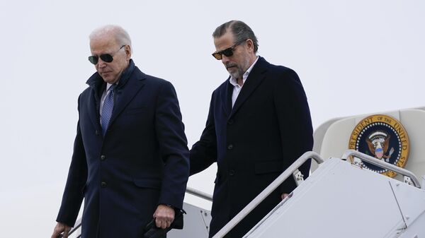 Presidente dos EUA, Joe Biden, ao lado de seu filho, Hunter Biden - Sputnik Brasil