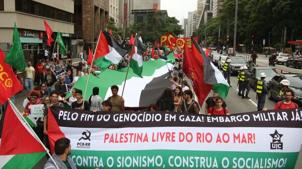 Manifestação de apoio ao povo palestino e para denunciar os crimes do Estado judeu, organizada pela Campanha de Solidariedade à Palestina, Coligação Pare a Guerra e os Amigos de Al Aqsa, na Avenida Paulista.13 de janeiro de 2024 - Sputnik Brasil
