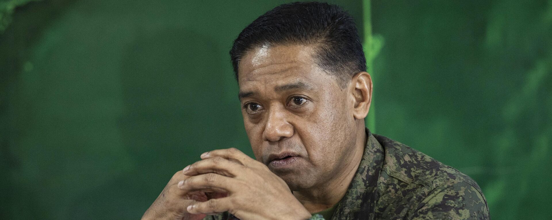 General Romeo Brawner Jr., chefe do Estado-Maior das Forças Armadas das Filipinas, fala à mídia durante coletiva de imprensa no Comando Ocidental em Puerto Princesa, Palawan, Filipinas, 10 de agosto de 2023 - Sputnik Brasil, 1920, 15.01.2024