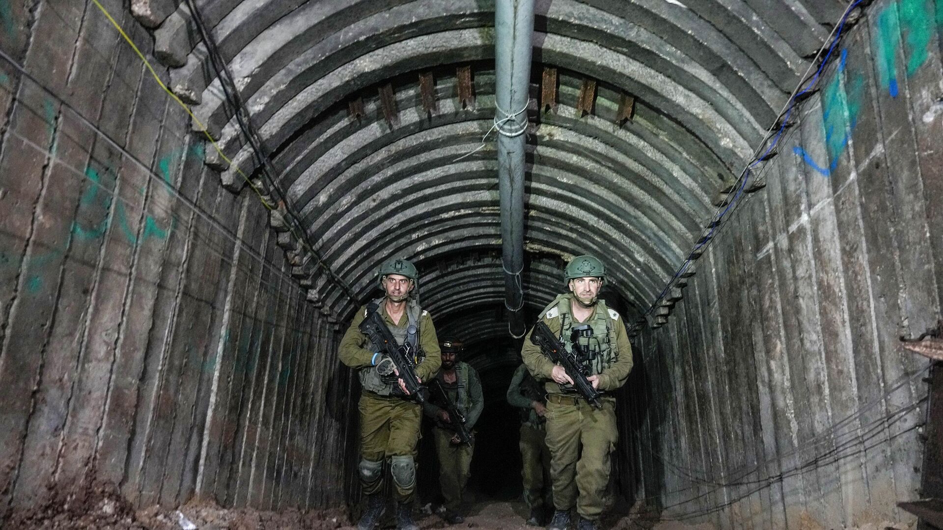 Soldados israelenses após ataque que localizou uma extensa rede de túneis usada pelo Hamas. Faixa de Gaza, 15 de dezembro de 2023 - Sputnik Brasil, 1920, 25.01.2024