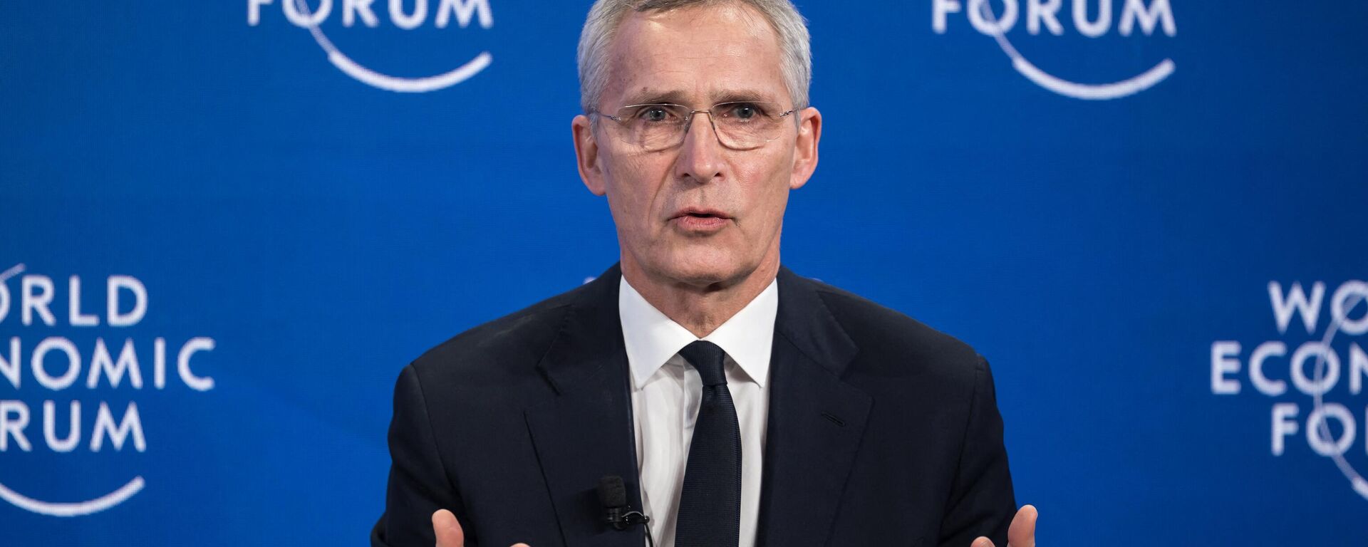 O secretário-geral da OTAN, Jens Stoltenberg, participa de uma sessão durante a reunião anual do Fórum Econômico Mundial (WEF, na sigla em inglês), em Davos. Suíça, 16 de janeiro de 2024 - Sputnik Brasil, 1920, 16.01.2024
