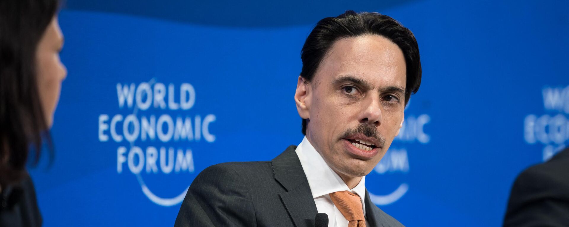 O Ministro das Relações Exteriores da Arábia Saudita, Príncipe Faisal bin Farhan Al-Saud, participa de uma sessão durante a reunião anual do Fórum Econômico Mundial em Davos, em 16 de janeiro de 2024 - Sputnik Brasil, 1920, 16.01.2024