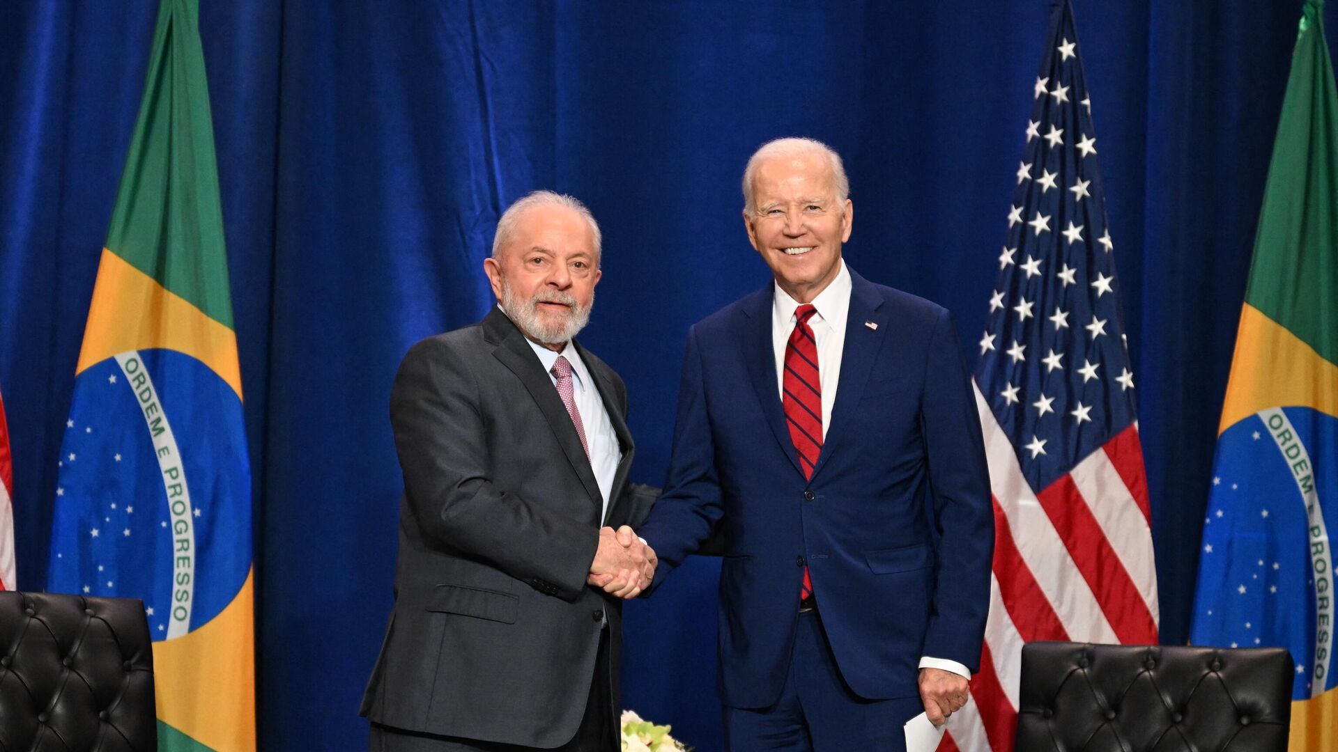 Presidente brasileiro, Luiz Inácio Lula da Silva se reúne com o presidente dos EUA, Joe Biden, às margens da Assembleia Geral das Nações Unidas em Nova York, 20 de setembro de 2023 - Sputnik Brasil, 1920, 17.01.2024