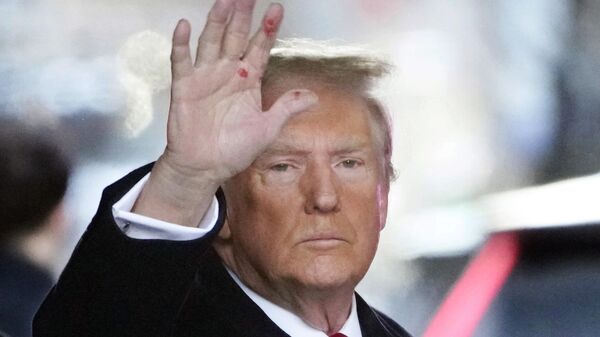 Ex-presidente Donald Trump durante rápida aparição antes de julgamento em Nova York. Estados Unidos, 17 de janeiro de 2024 - Sputnik Brasil