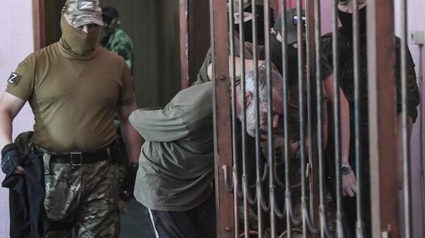 Cidadão britânico acusado de participar como mercenário é julgado em tribunal por crimes de guerra, em Donetsk - Sputnik Brasil