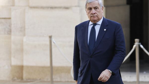 Antonio Tajani, ministro de Relações Exteriores e Cooperação Internacional e vice-primeiro-ministro da Itália, chega a conferência humanitária internacional para civis em Gaza, no Palácio do Élysée, em Paris, França, 9 de novembro de 2023 - Sputnik Brasil