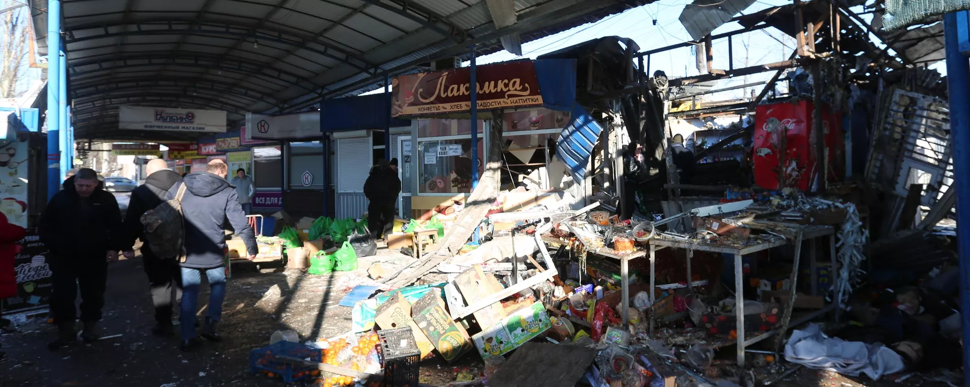 Lojas destruídas como resultado do bombardeio das Forças Armadas da Ucrânia em um mercado no distrito de Kirovsky, em Donetsk, 21 de janeiro de 2024 - Sputnik Brasil, 1920, 21.01.2024