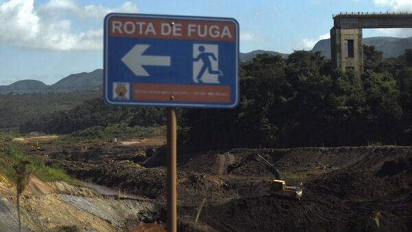 Ações de recuperação de área afetada pelo rompimento da barragem da Vale, onde a 
lama de rejeitos destruiu um pontilhão inteiro da estrada de ferro. Brumadinho, 27 de abril de 2023 - Sputnik Brasil