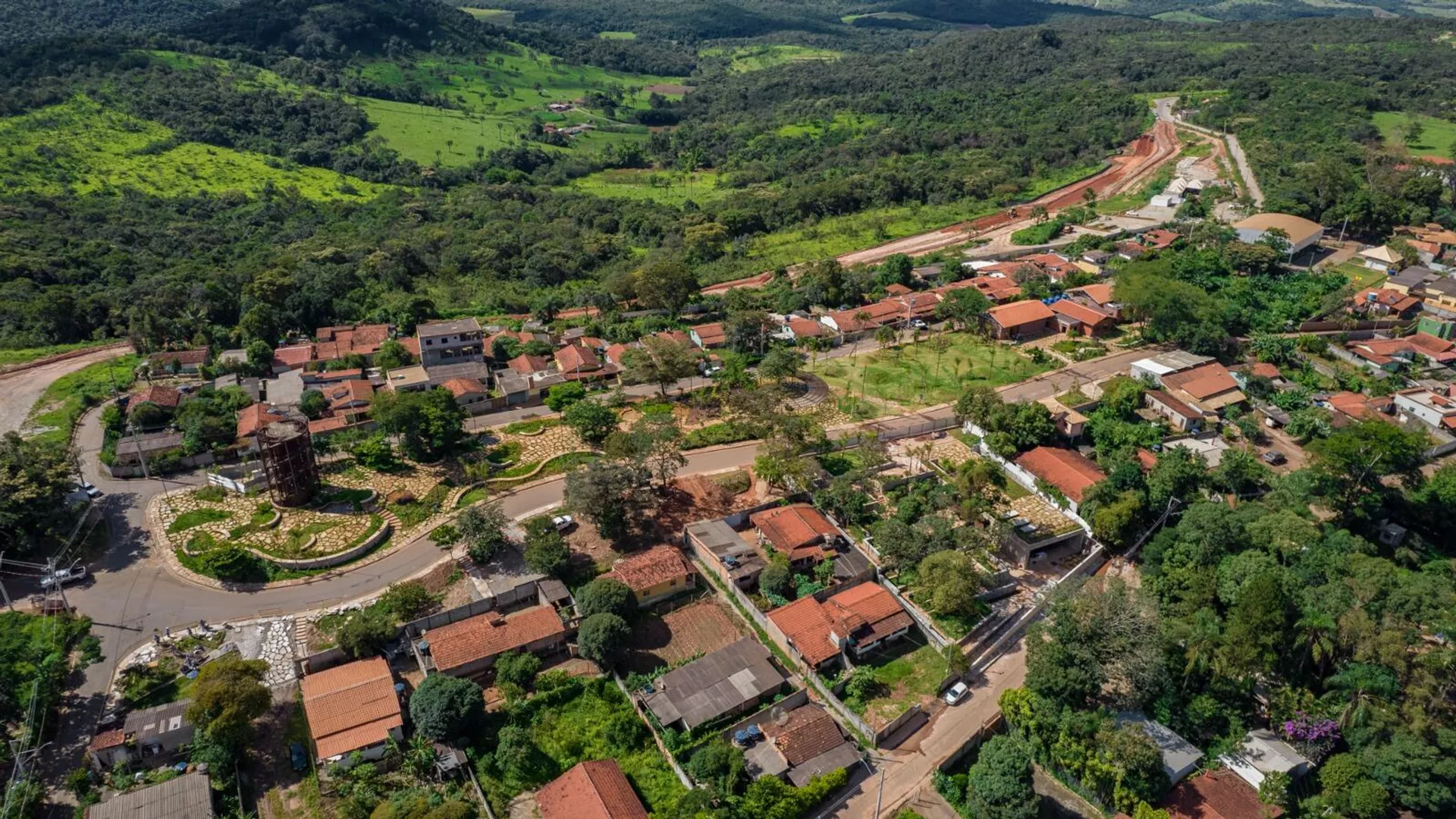 Vista aérea do bairro de Córrego do Feijão mostra ruas completamente vazias. Brumadinho, 15 de janeiro de 2024 - Sputnik Brasil, 1920, 22.01.2024