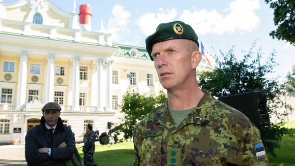 O major-general das Forças de Defesa da Estônia, Martin Herem, participa de uma cerimônia de premiação para soldados estonianos que ficaram feridos em ataque a uma base internacional de manutenção da paz, no Mali, em 27 de agosto de 2020 - Sputnik Brasil