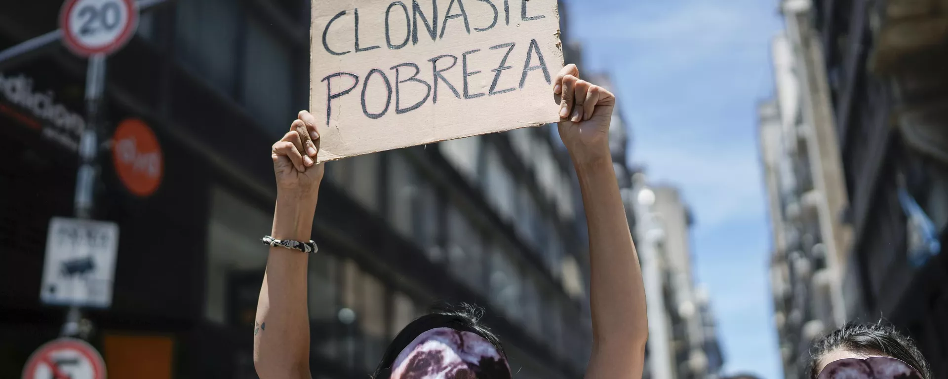 Manifestantes protestam contra as medidas adotas por Javier Mileir em 27 de dezembro de 2023. - Sputnik Brasil, 1920, 24.01.2024