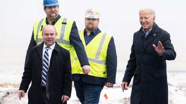 O presidente dos EUA, Joe Biden, visita a ponte Memorial John A. Blatnik em Superior. Wisconsin, 25 de janeiro de 2024 - Sputnik Brasil