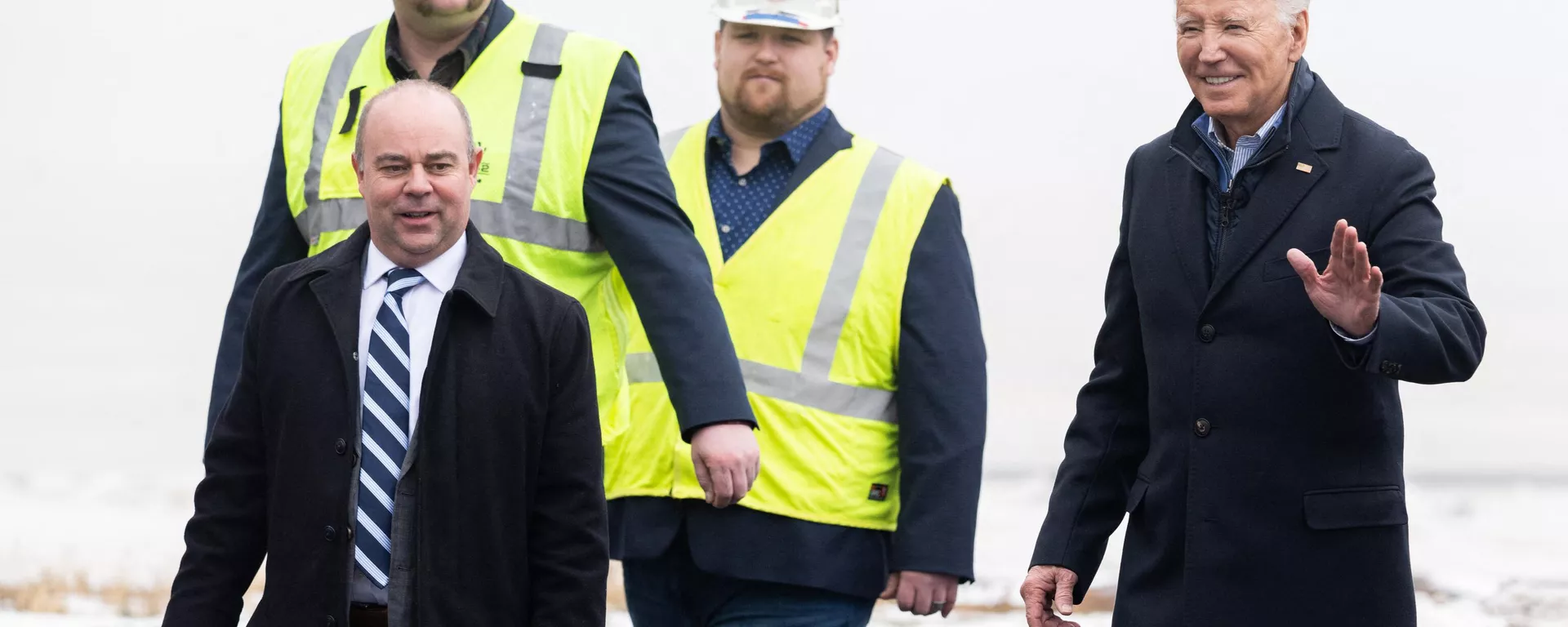 O presidente dos EUA, Joe Biden, visita a ponte Memorial John A. Blatnik em Superior. Wisconsin, 25 de janeiro de 2024 - Sputnik Brasil, 1920, 26.01.2024