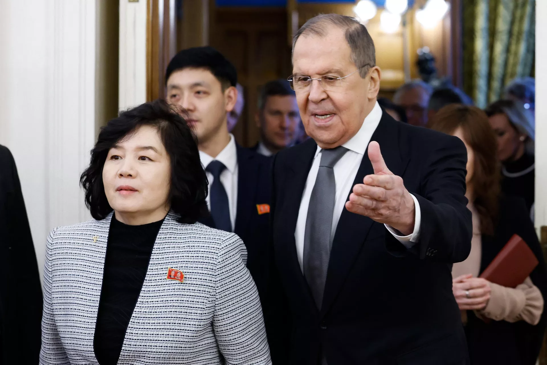 O ministro das Relações Exteriores da Rússia, Sergei Lavrov, encontra-se com sua homóloga norte-coreana, Choe Son Hui, em Moscou, em 16 de janeiro de 2024 - Sputnik Brasil, 1920, 27.01.2024