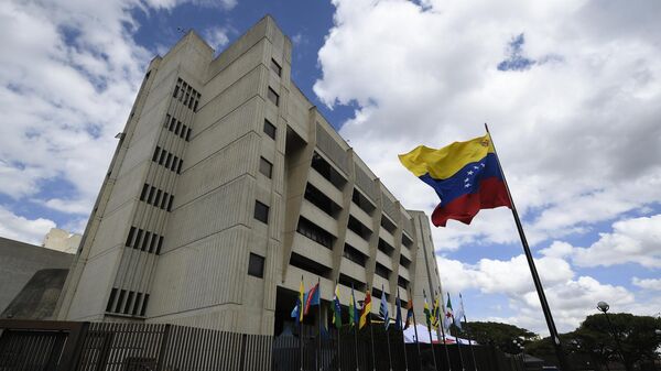 Bandeira venezuelana hasteada fora da Suprema Corte da Venezuela, em Caracas, em 22 de janeiro de 2021 - Sputnik Brasil