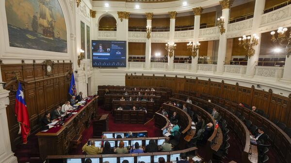 Parlamentares chilenos discutem proposta da direita para uma nova Constituição para o país. Santiago, 17 de dezembro de 2024 - Sputnik Brasil