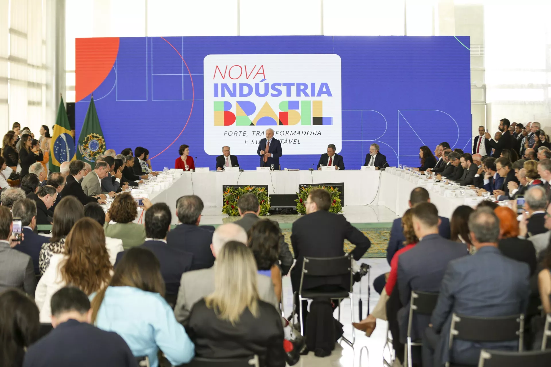 Reunião do Conselho Nacional de Desenvolvimento Industrial (CNDI), no Palácio do Planalto. Durante o encontro, foi lançada a Nova Indústria Brasil, política industrial aprovada pelo CNDI e que traça o caminho do desenvolvimento até 2033, 22 de janeiro de 2023 - Sputnik Brasil, 1920, 30.01.2024