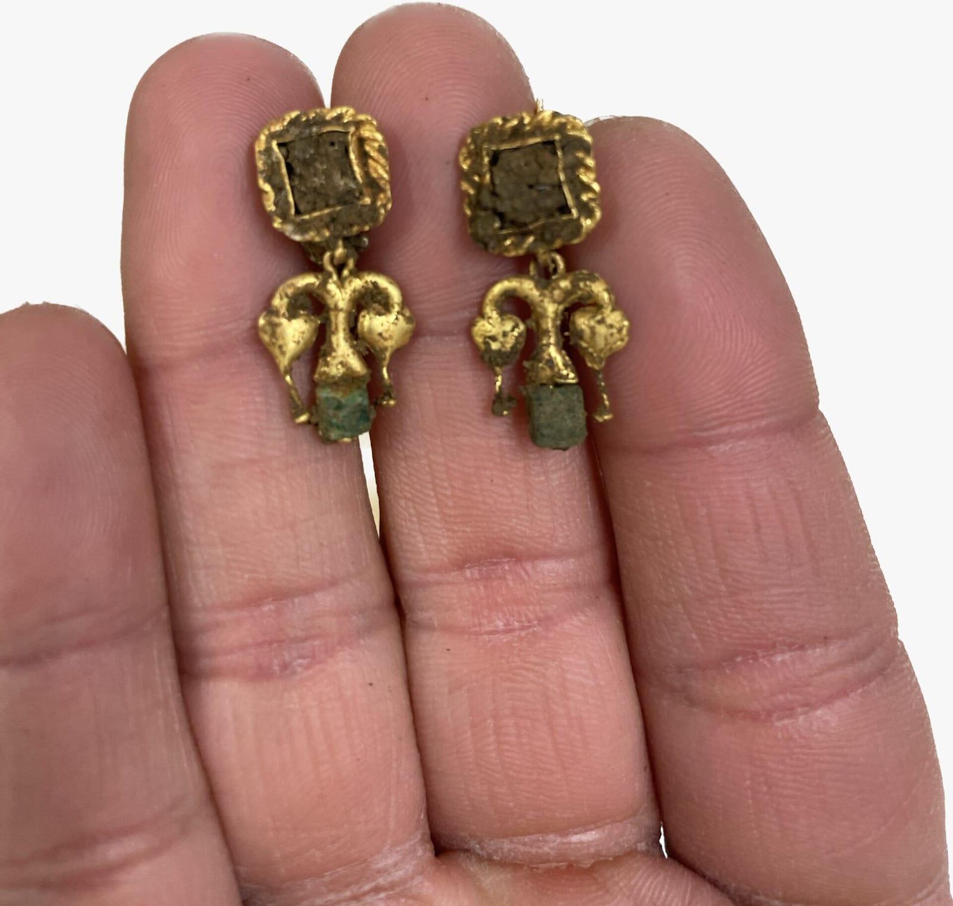 Brincos de ouro encontrados durante uma escavação em uma necrópole romana na Tuscania, Itália  - Sputnik Brasil, 1920, 02.02.2024