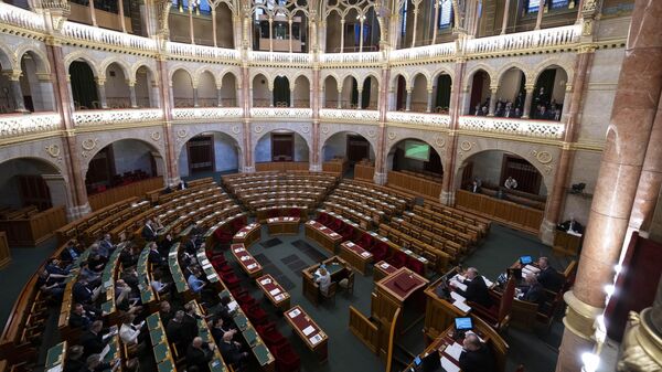 Assembleia Nacional da Hungria durante ratificação da adesão da Suécia à Organização do Tratado do Atlântico Norte (OTAN), em 5 de fevereiro de 2024 - Sputnik Brasil
