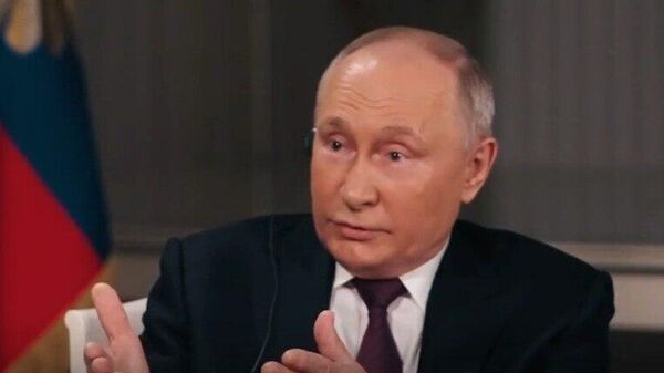 Presidente russo, Vladimir Putin durante entrevista ao jornalista norte-americano Tucker Carlson - Sputnik Brasil