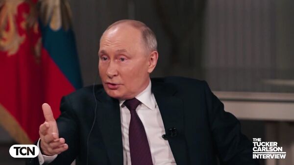 Presidente russo, Vladimir Putin, durante entrevista ao jornalista norte-americano Tucker Carlson - Sputnik Brasil