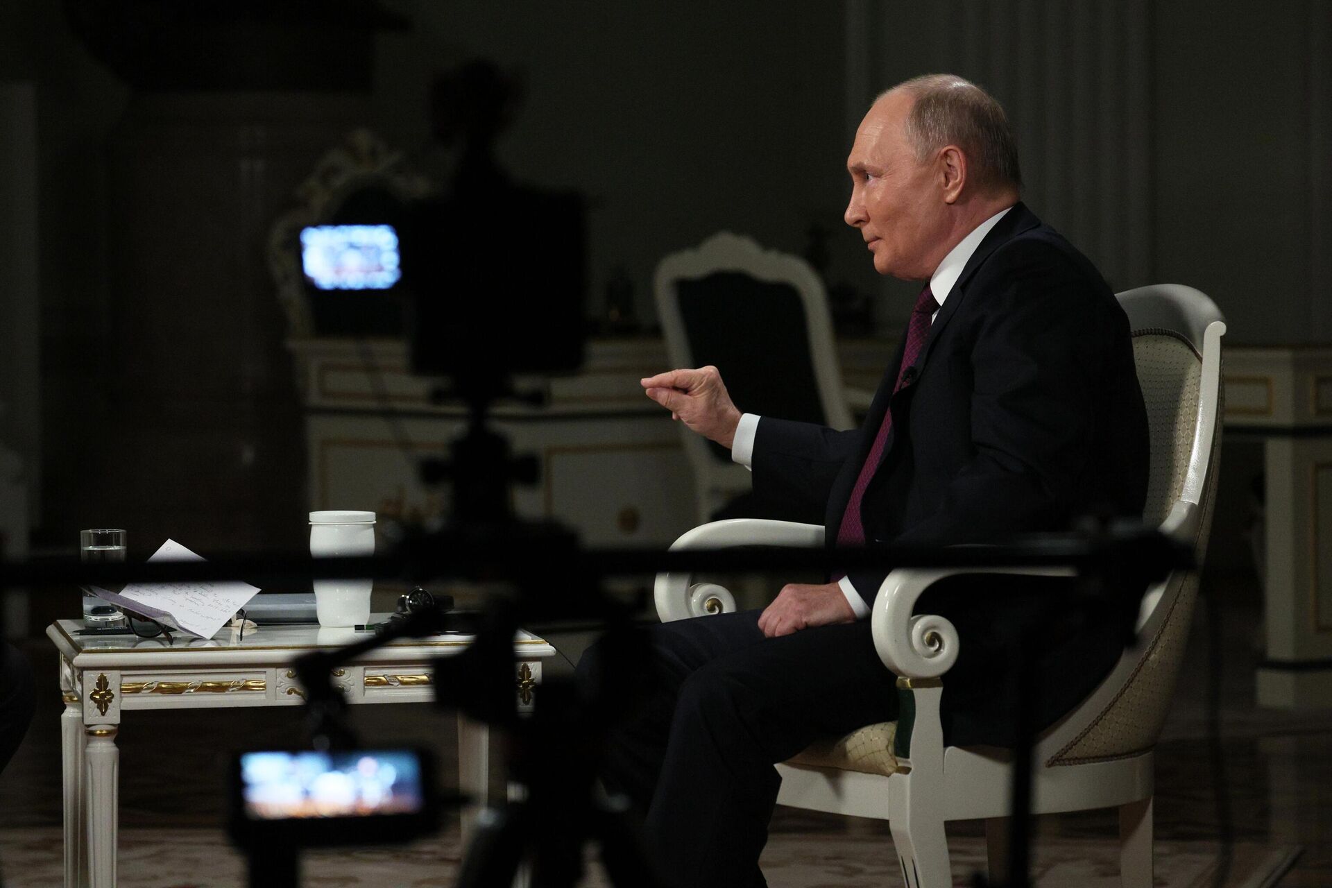 O presidente russo, Vladimir Putin, durante a entrevista ao jornalista norte-americano Tucker Carlson, no Kremlin, em Moscou. Rússia, 9 de fevereiro de 2024 - Sputnik Brasil, 1920, 09.02.2024