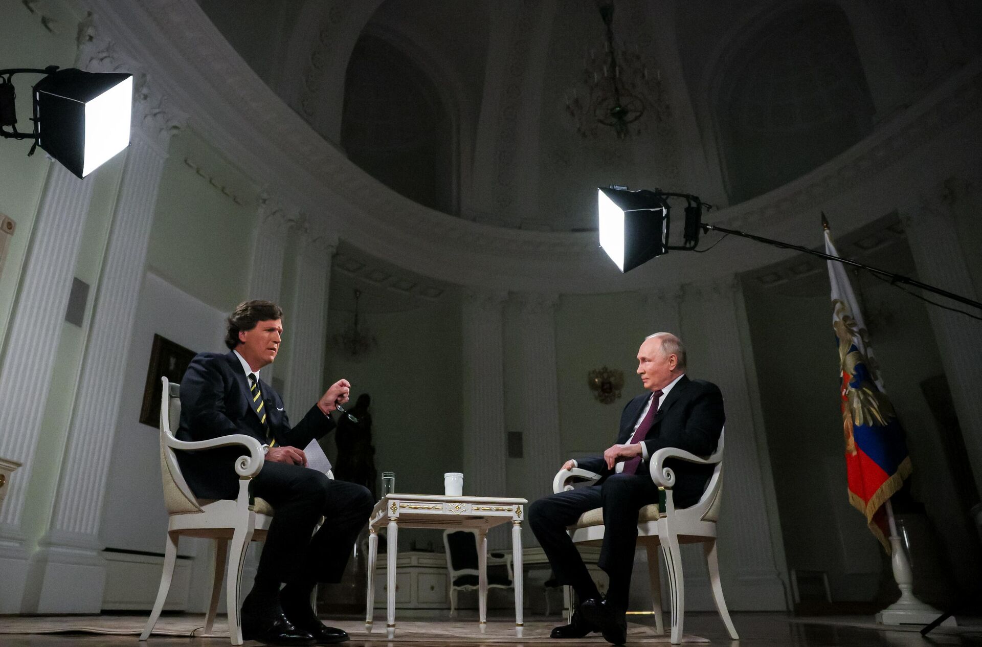 O presidente russo, Vladimir Putin, fala durante uma entrevista com o jornalista norte-americano Tucker Carlson no Kremlin em Moscou, Rússia, 9 de fevereiro de 2024 - Sputnik Brasil, 1920, 09.02.2024
