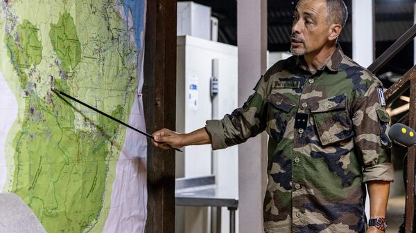Comandante das Forças Armadas na Guiana Francesa, Brigadeiro-General Marc Le Bouil, em Maripasoula, Guiana Francesa, 31 de dezembro de 2023.  - Sputnik Brasil