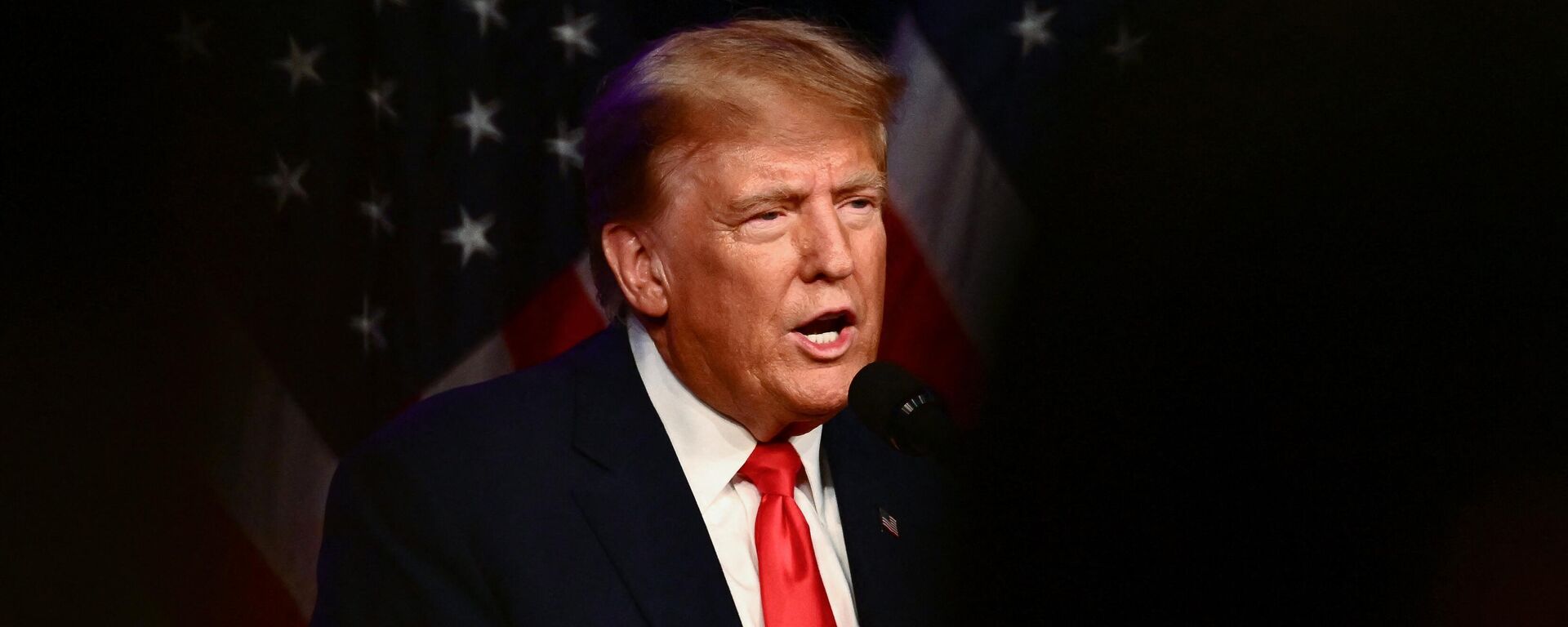 O ex-presidente dos EUA e candidato à presidência em 2024, Donald Trump, fala durante uma festa Caucus Night Watch em Las Vegas, Nevada, em 8 de fevereiro de 2024 - Sputnik Brasil, 1920, 10.02.2024