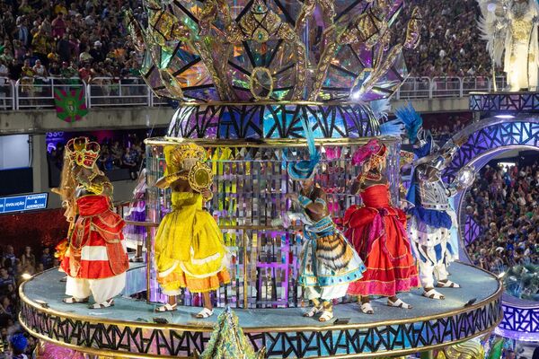Desfile de Carnaval da Vila Isabel, Sapucaí, 12 de fevereiro de 2024 - Sputnik Brasil