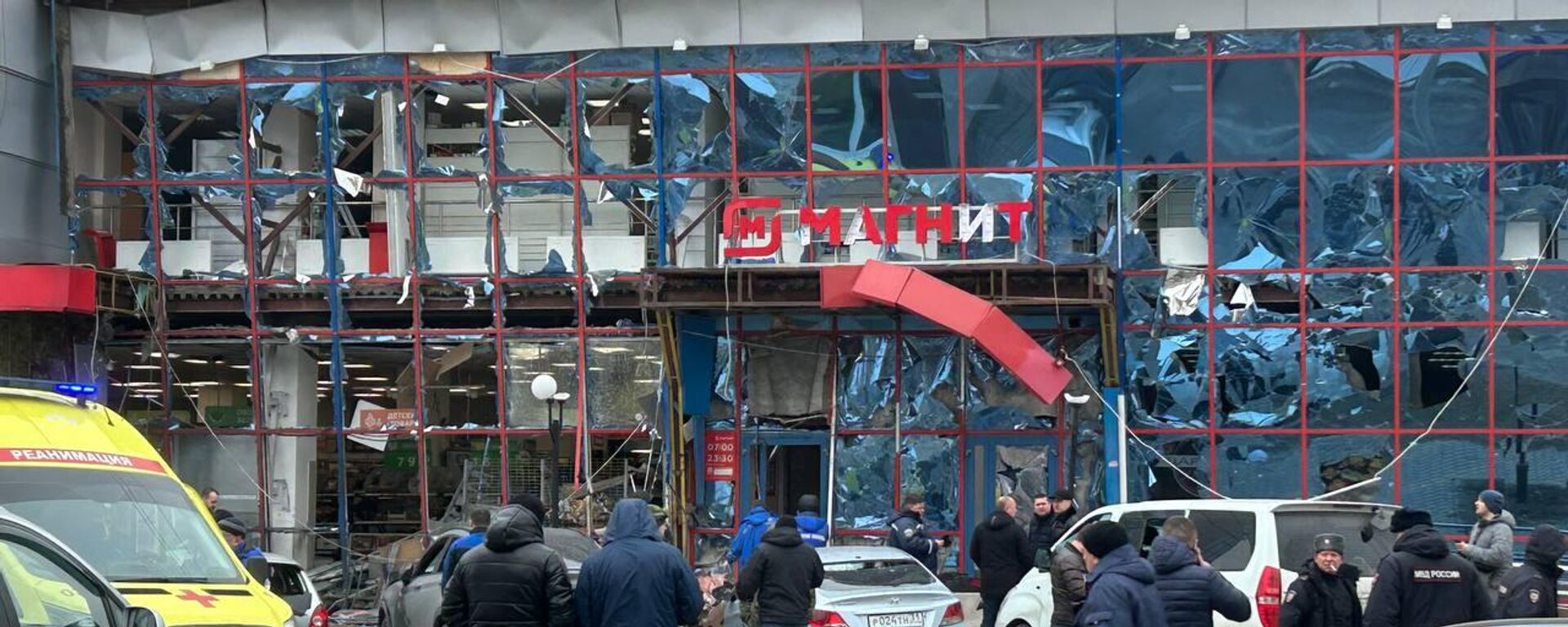 Rescaldo de ataque de foguetes da Ucrânia em loja na cidade de Belgorod, Rússia, 15 de fevereiro de 2024 - Sputnik Brasil, 1920, 15.02.2024