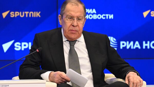 Ministro das Relações Exteriores da Rússia, Sergei Lavrov participa da conferência Euromaidan: a Década Perdida da Ucrânia, no centro internacional de imprensa Rossiya Segodnya, em Moscou - Sputnik Brasil