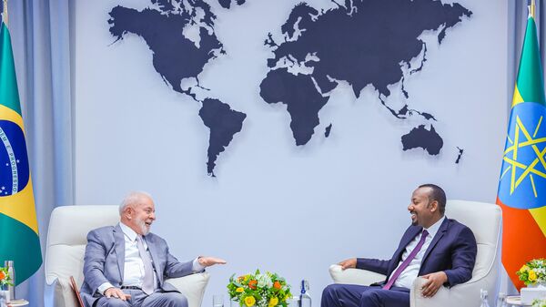 O presidente do Brasil, Luiz Inácio Lula da Silva, durante reunião privada com o primeiro-ministro da Etiópia, Abiy Ahmed Ali, no gabinete do primeiro-ministro, em 16 de fevereiro de 2024 - Sputnik Brasil