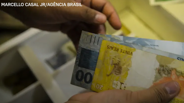 Ganho de renda dos trabalhadores é absorvido pelo setor financeiro - Sputnik Brasil