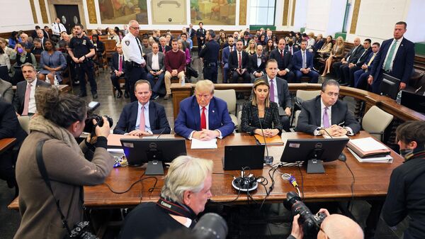 O ex-presidente dos Estados Unidos Donald Trump durante julgamento na Suprema Corte de Nova York por fraude civil, em 11 de janeiro de 2024 - Sputnik Brasil