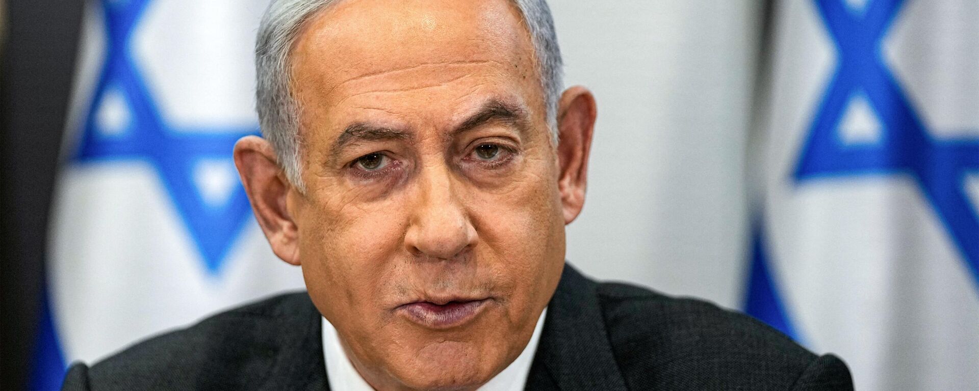 O primeiro-ministro de Israel, Benjamin Netanyahu, preside uma reunião de gabinete na base militar de Kirya, que abriga o Ministério da Defesa de Israel, em Tel Aviv, em 24 de dezembro de 2023 - Sputnik Brasil, 1920, 17.02.2024