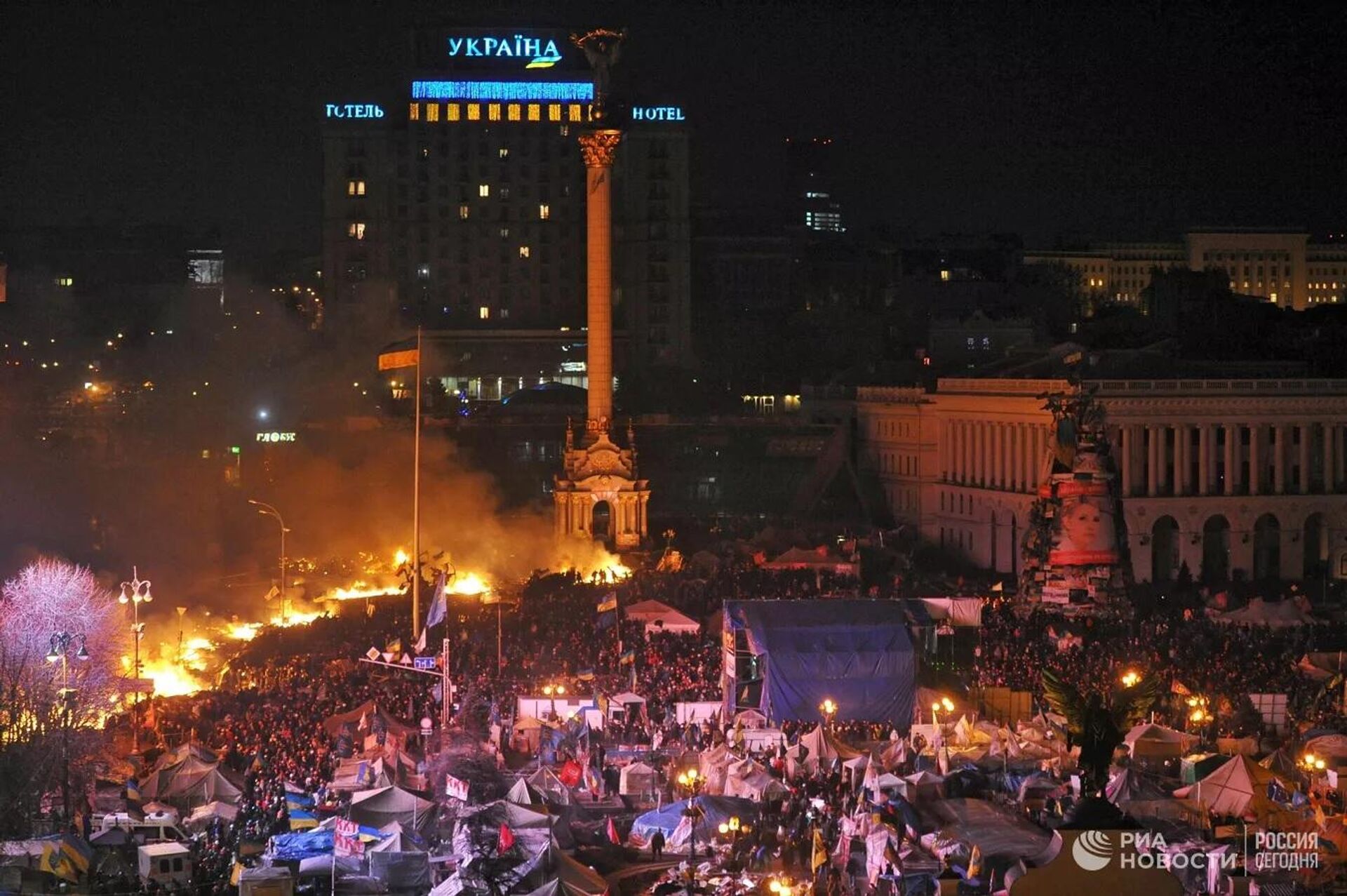 Tendas de apoiadores da integração europeia na Praça da Independência (Maidan), em Kiev, onde eclodiram confrontos entre a oposição e a polícia, em 18 de fevereiro de 2014 - Sputnik Brasil, 1920, 19.02.2024