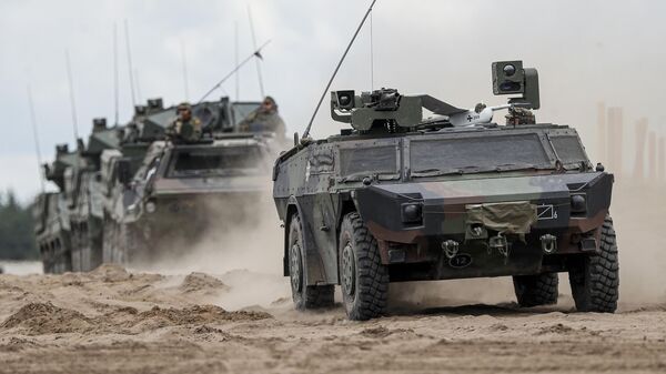 Veículos militares da OTAN rodam durante um exercício militar no Campo de Treinamento em Pabrade, cerca de 60 km ao norte da capital Vilnius, Lituânia, em 26 de junho de 2023 - Sputnik Brasil