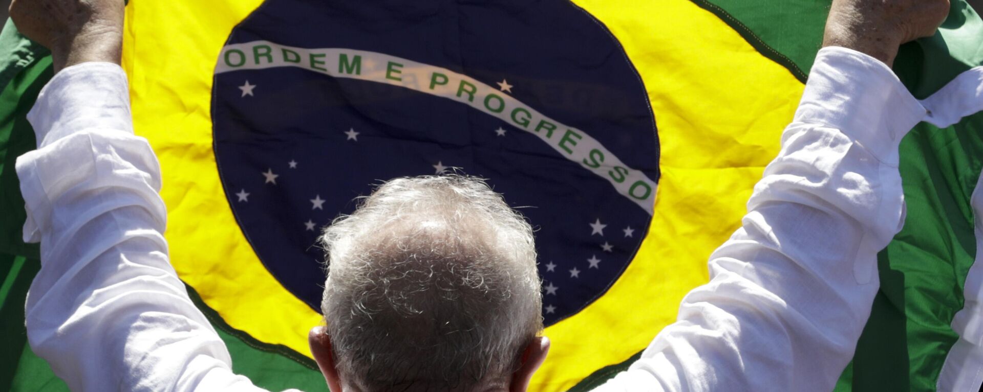 O então candidato à presidência, Luiz Inácio Lula da Silva, após votar no segundo turno da eleição presidencial em São Paulo, Brasil, em 30 de outubro de 2022 - Sputnik Brasil, 1920, 22.02.2024