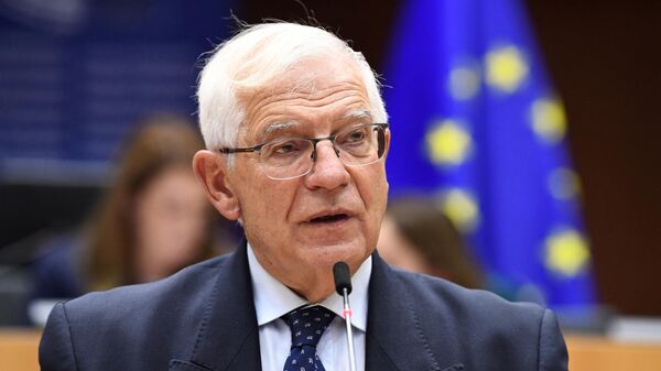 Josep Borrell discursa durante uma sessão plenária no Parlamento da UE - Sputnik Brasil