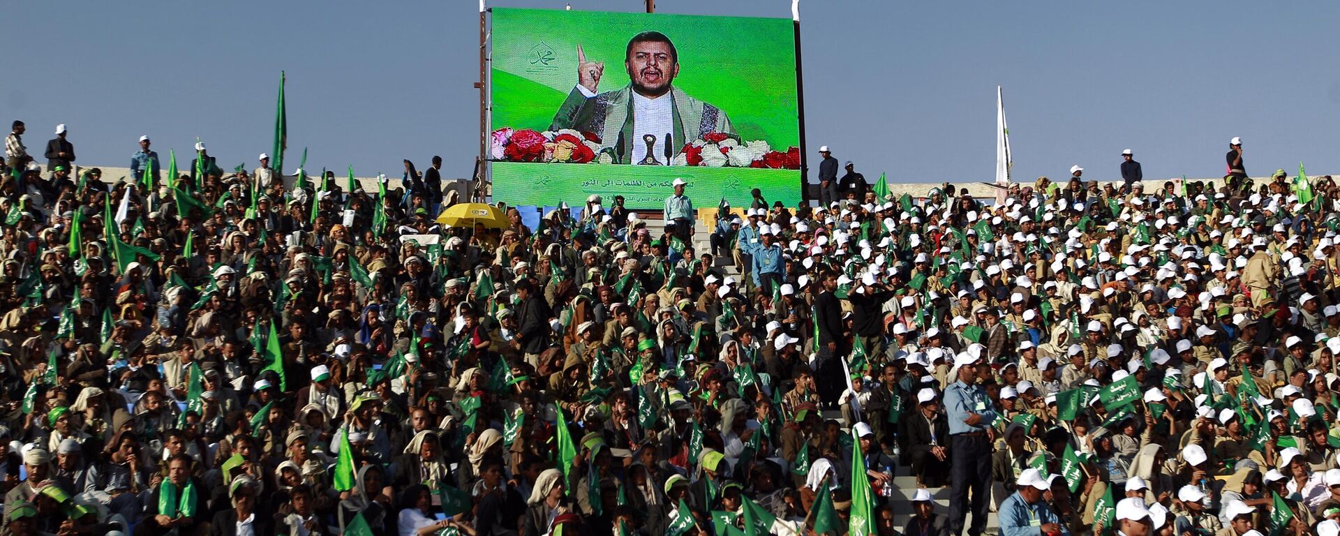 Discurso do líder xiita Abdul-Malik al-Houthi é exibido enquanto muçulmanos iemenitas, incluindo apoiadores houthis, participam de comício (foto de arquivo) - Sputnik Brasil, 1920, 22.02.2024