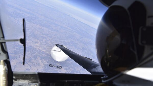 Piloto de avião U-2 da Força Aérea dos EUA olha para suposto balão de vigilância da China sobre o território dos Estados Unidos em 3 de fevereiro de 2023 - Sputnik Brasil