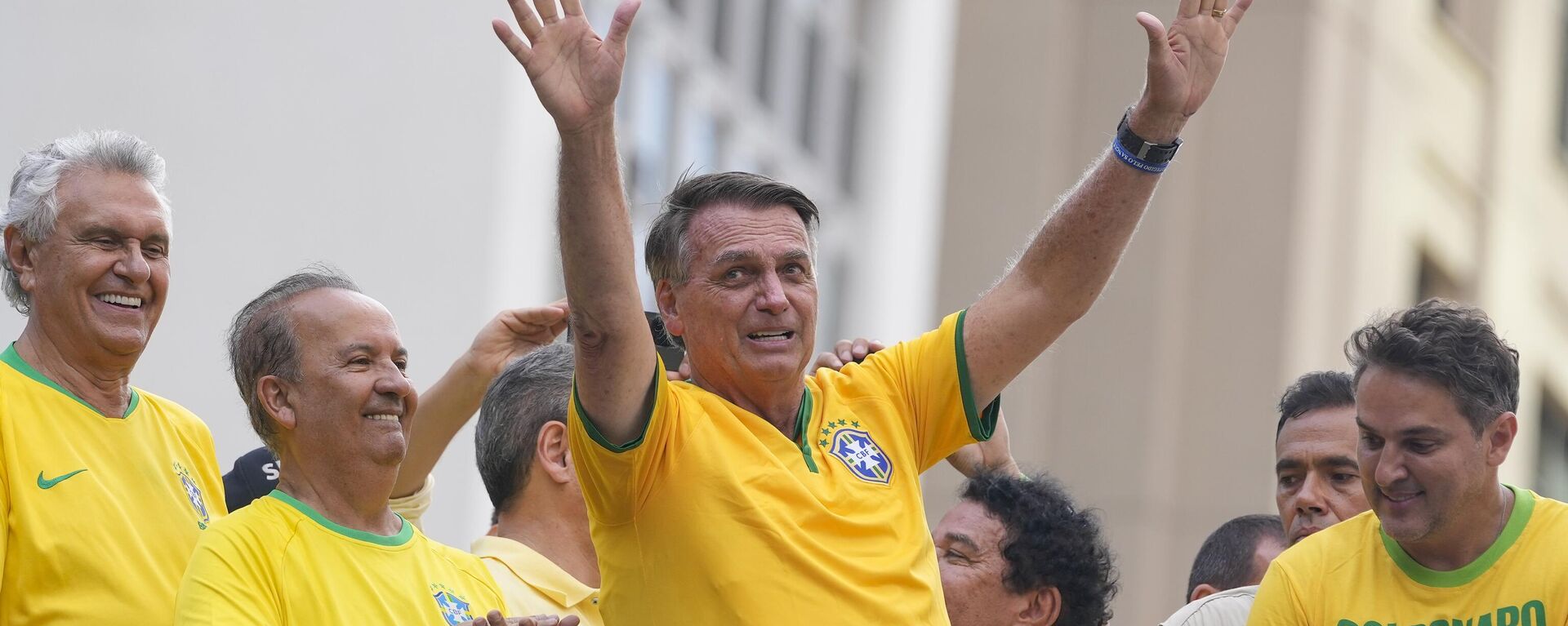 O ex-presidente Jair Bolsonaro se dirige a apoiadores durante um comício em São Paulo., Brasil, domingo, 25 de fevereiro de 2024 - Sputnik Brasil, 1920, 25.02.2024