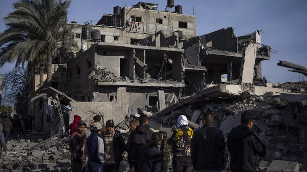 Edifício residencial fica totalmente destruído após bombardeio aéreo realizado pelas Forças de Defesa de Israel (FDI). Rafah, 26 de fevereiro de 2024 - Sputnik Brasil